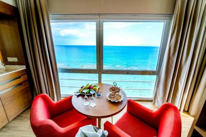 Salamis Bay Conti Resort Hotel & Casino Gazimağusa Oda fotoğraf A room at the hotel
