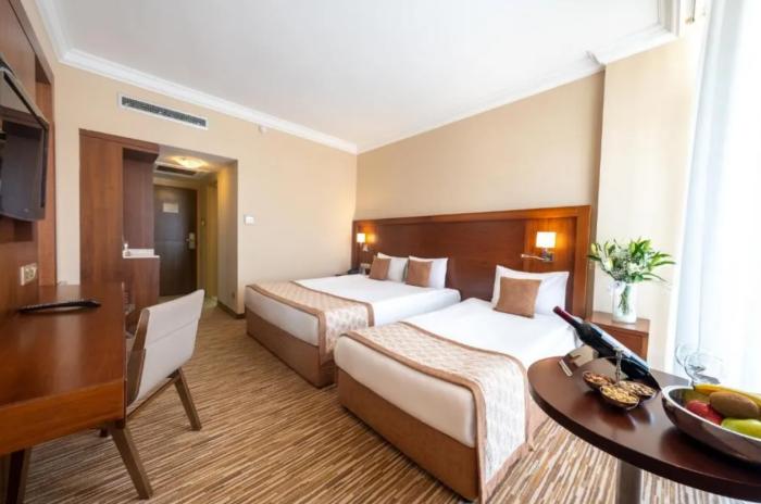 Salamis Bay Conti Resort Hotel & Casino Gazimağusa Oda fotoğraf A room at the hotel