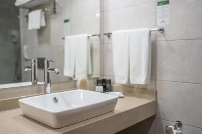 Salamis Bay Conti Resort Hotel & Casino Gazimağusa Oda fotoğraf Bathroom