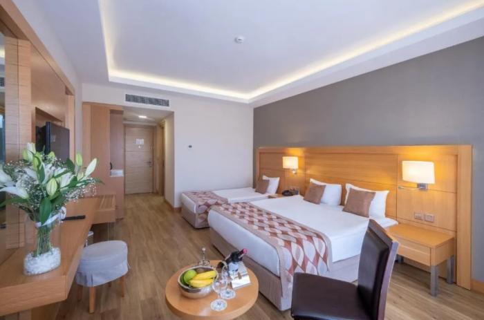 Salamis Bay Conti Resort Hotel & Casino Gazimağusa Oda fotoğraf A room at the hotel