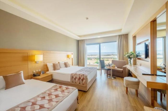 Salamis Bay Conti Resort Hotel & Casino Gazimağusa Oda fotoğraf A room at the hotel