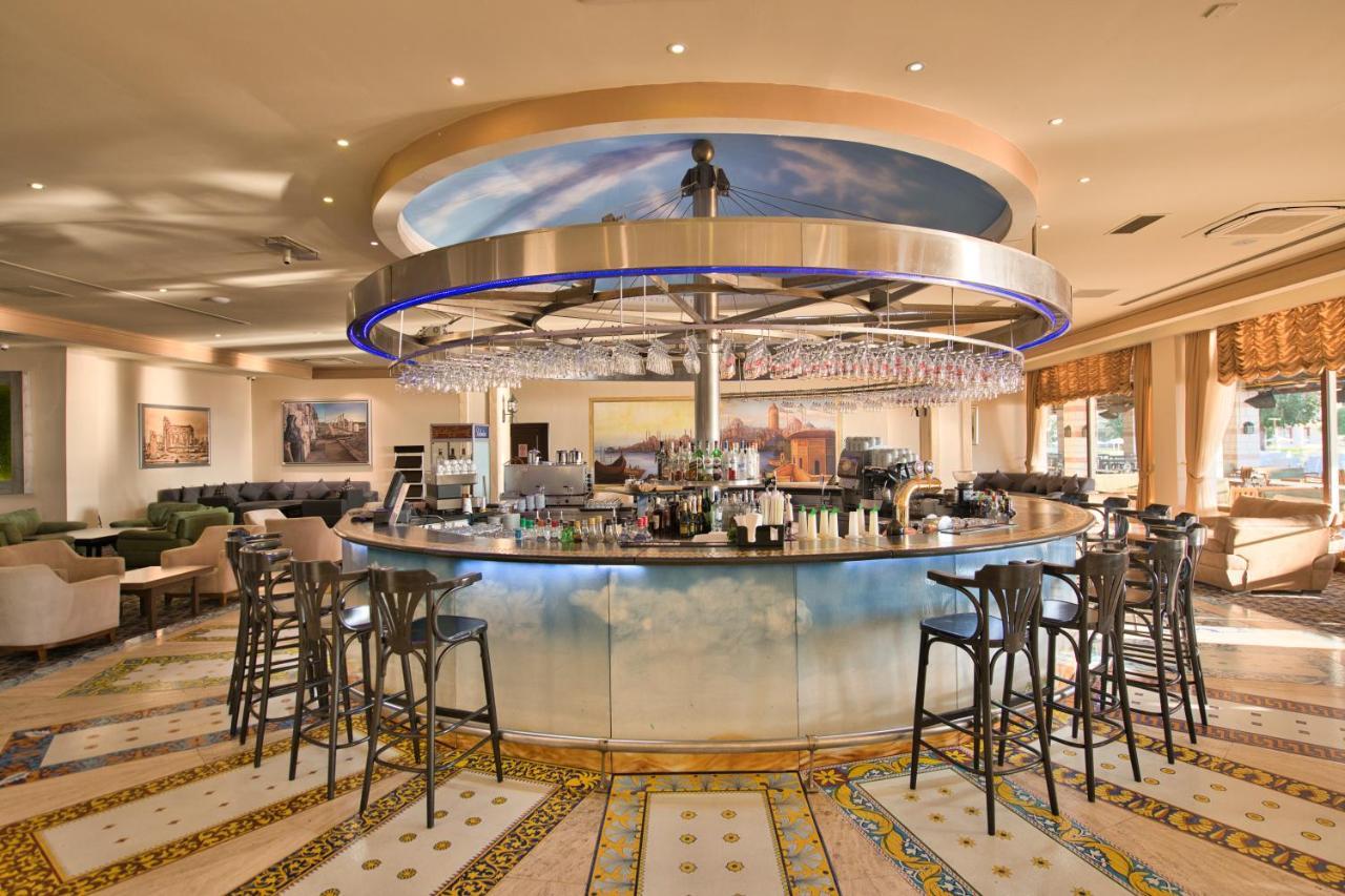 Salamis Bay Conti Resort Hotel & Casino Gazimağusa Dış mekan fotoğraf The bar at the hotel