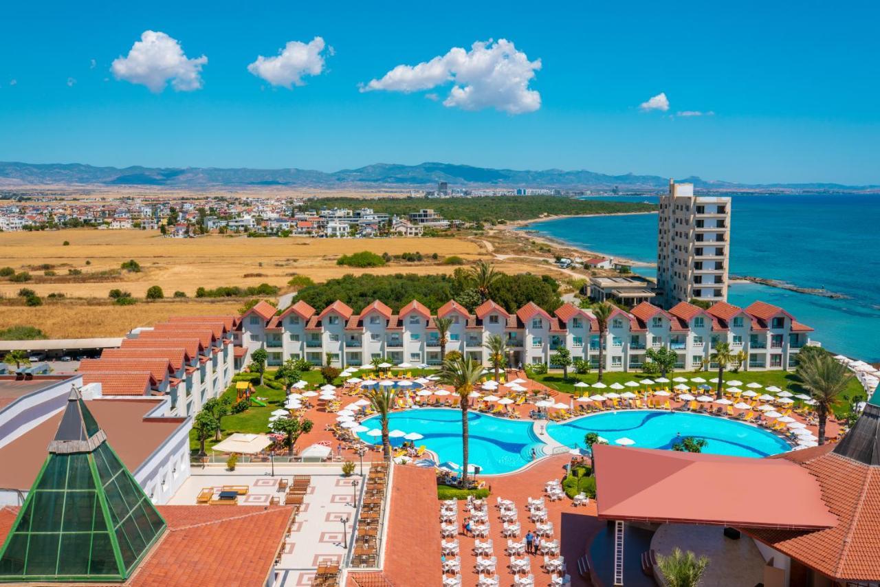 Salamis Bay Conti Resort Hotel & Casino Gazimağusa Dış mekan fotoğraf A view of the hotel