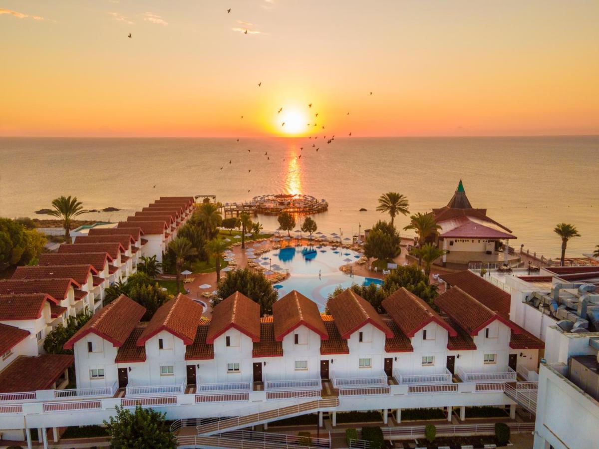 Salamis Bay Conti Resort Hotel & Casino Gazimağusa Dış mekan fotoğraf Sunset at the Iberostar Grand Hotel at Playa del Inglés, Gran Canaria