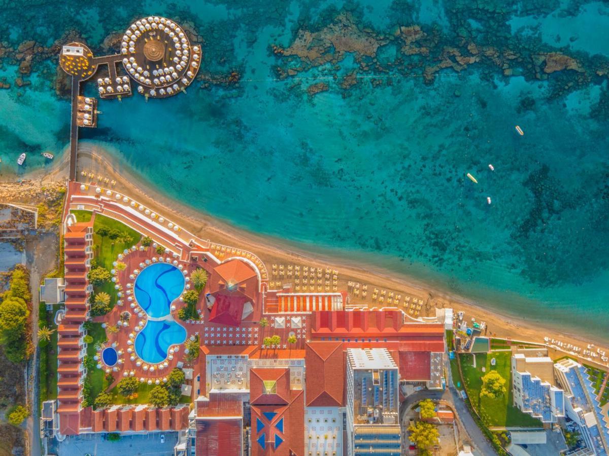 Salamis Bay Conti Resort Hotel & Casino Gazimağusa Dış mekan fotoğraf Aerial view of the resort