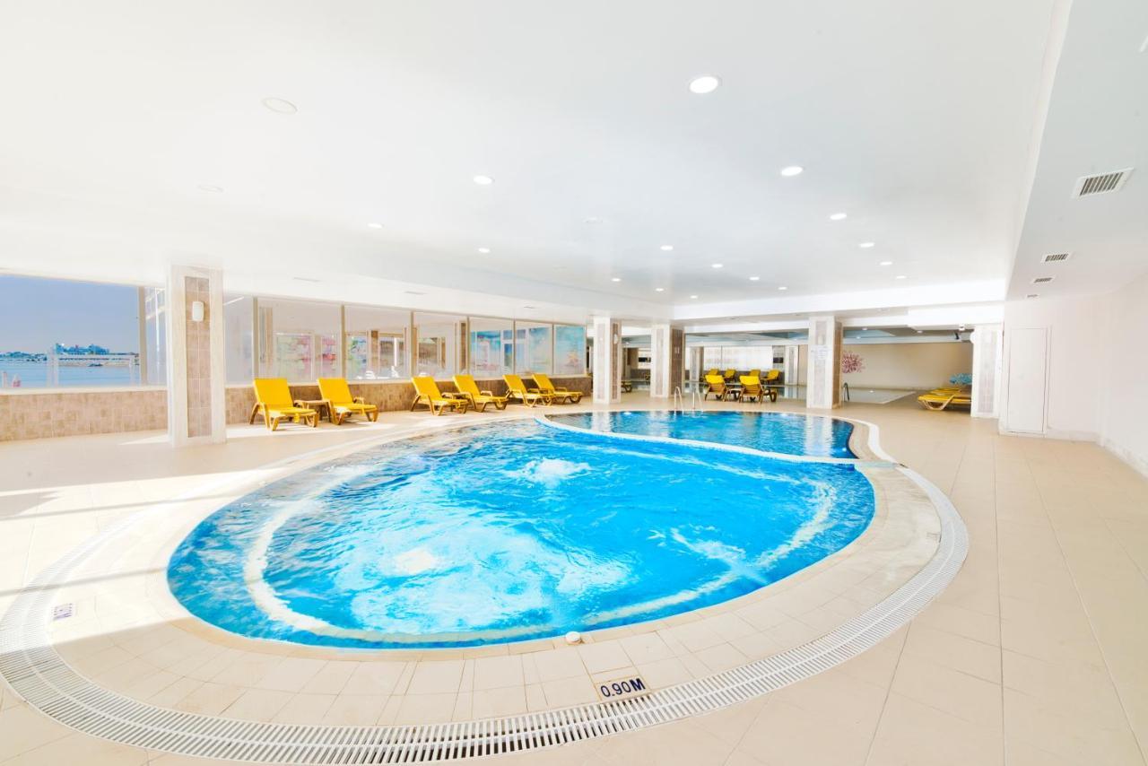 Salamis Bay Conti Resort Hotel & Casino Gazimağusa Dış mekan fotoğraf The swimming pool at the hotel