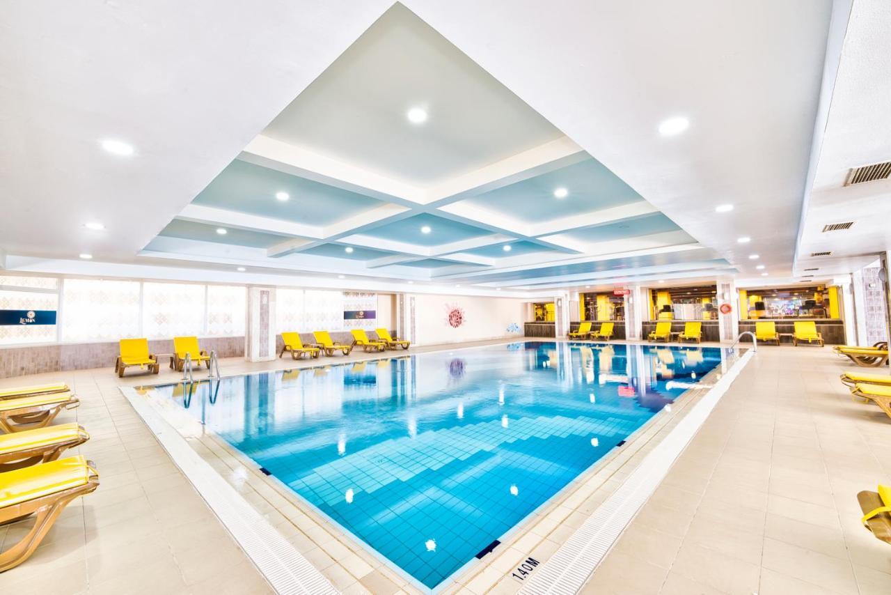 Salamis Bay Conti Resort Hotel & Casino Gazimağusa Dış mekan fotoğraf The swimming pool at the hotel