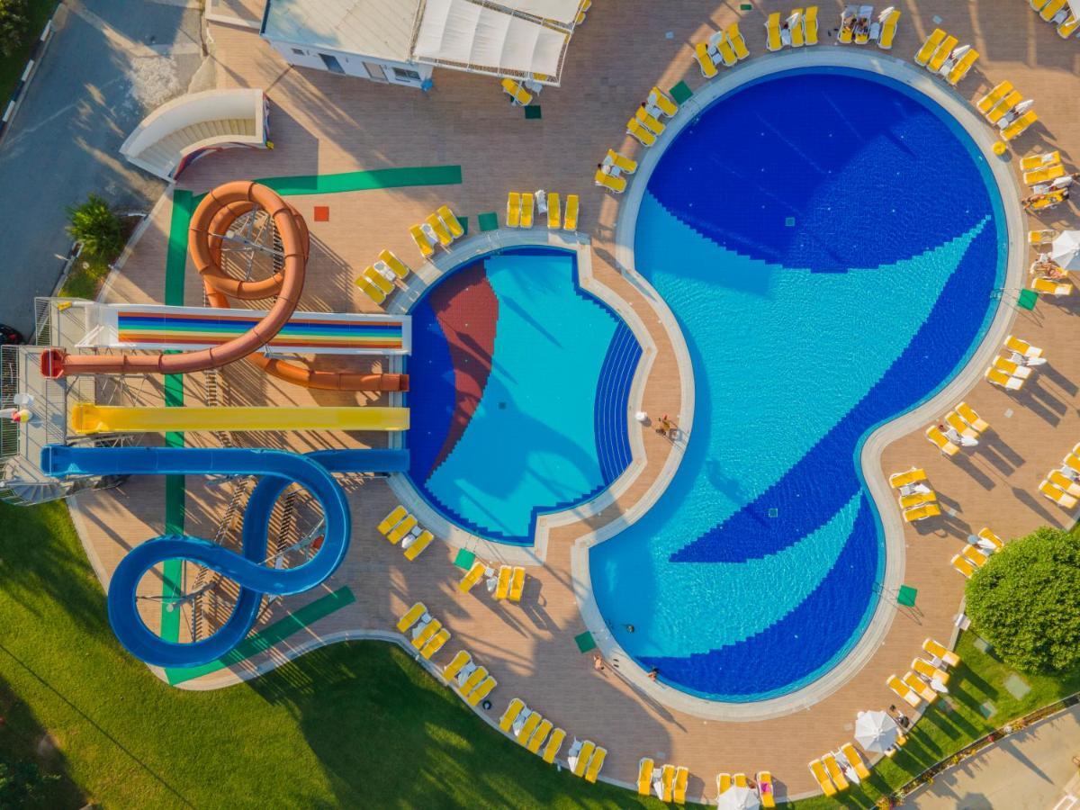 Salamis Bay Conti Resort Hotel & Casino Gazimağusa Dış mekan fotoğraf Aerial view of the water park